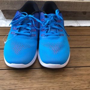 Nike men tennis shoes size 11